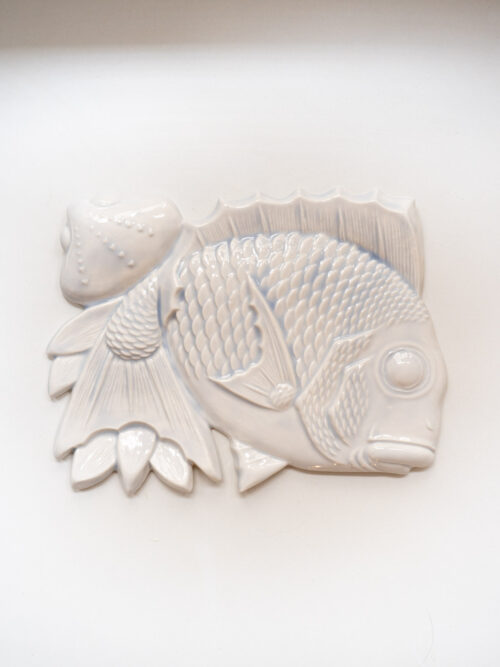 ryba na ścianę TAI z muszlą i liśćmi bambusa, lodowy błękit