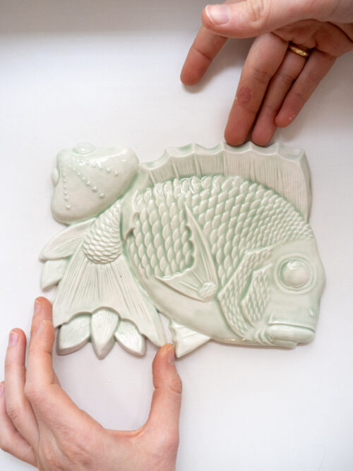 ryba na ścianę TAI z muszlą i liśćmi bambusa, celadonowa zieleń