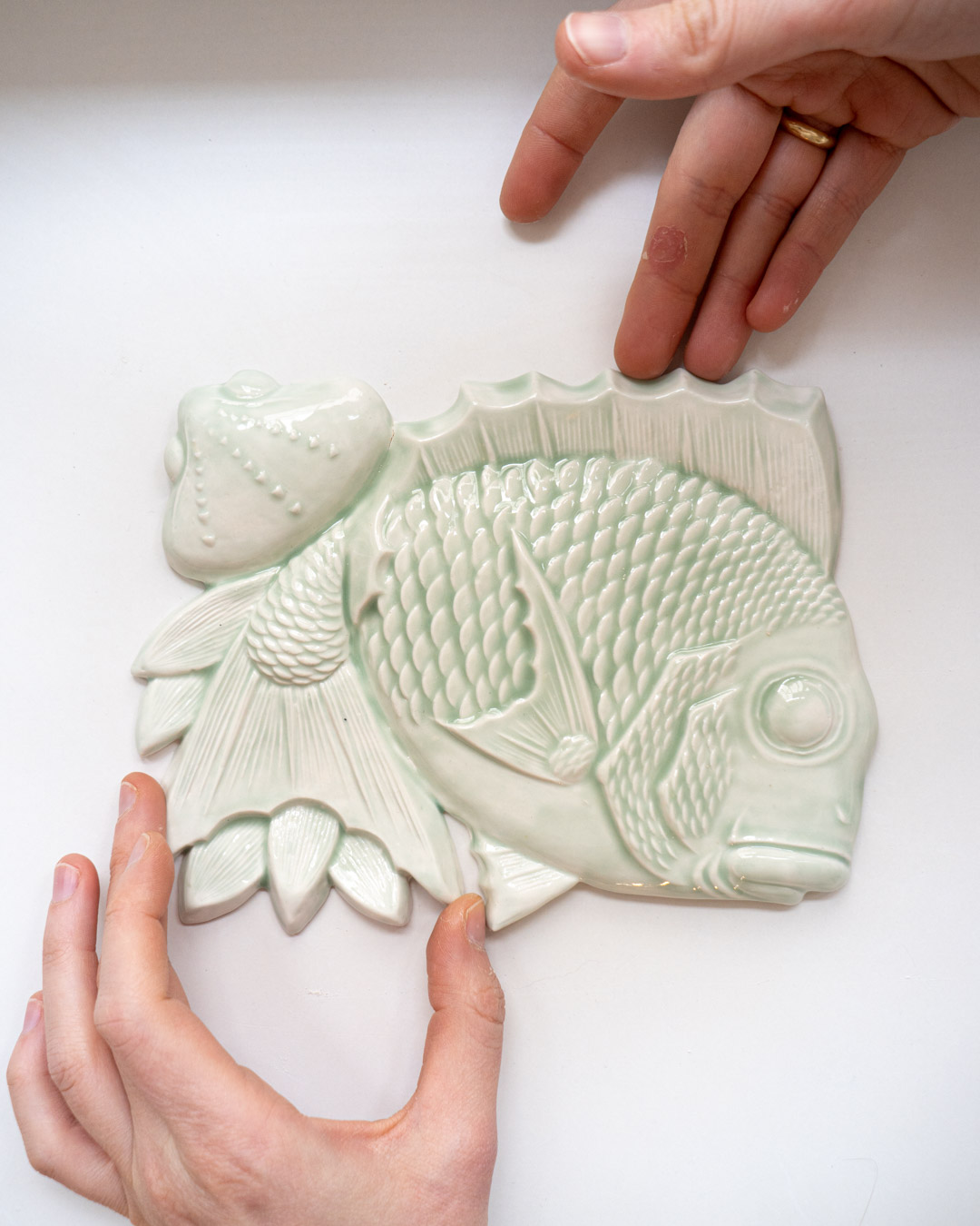 ryba na ścianę TAI z muszlą i liśćmi bambusa, celadonowa zieleń - PREORDER - obrazek 2