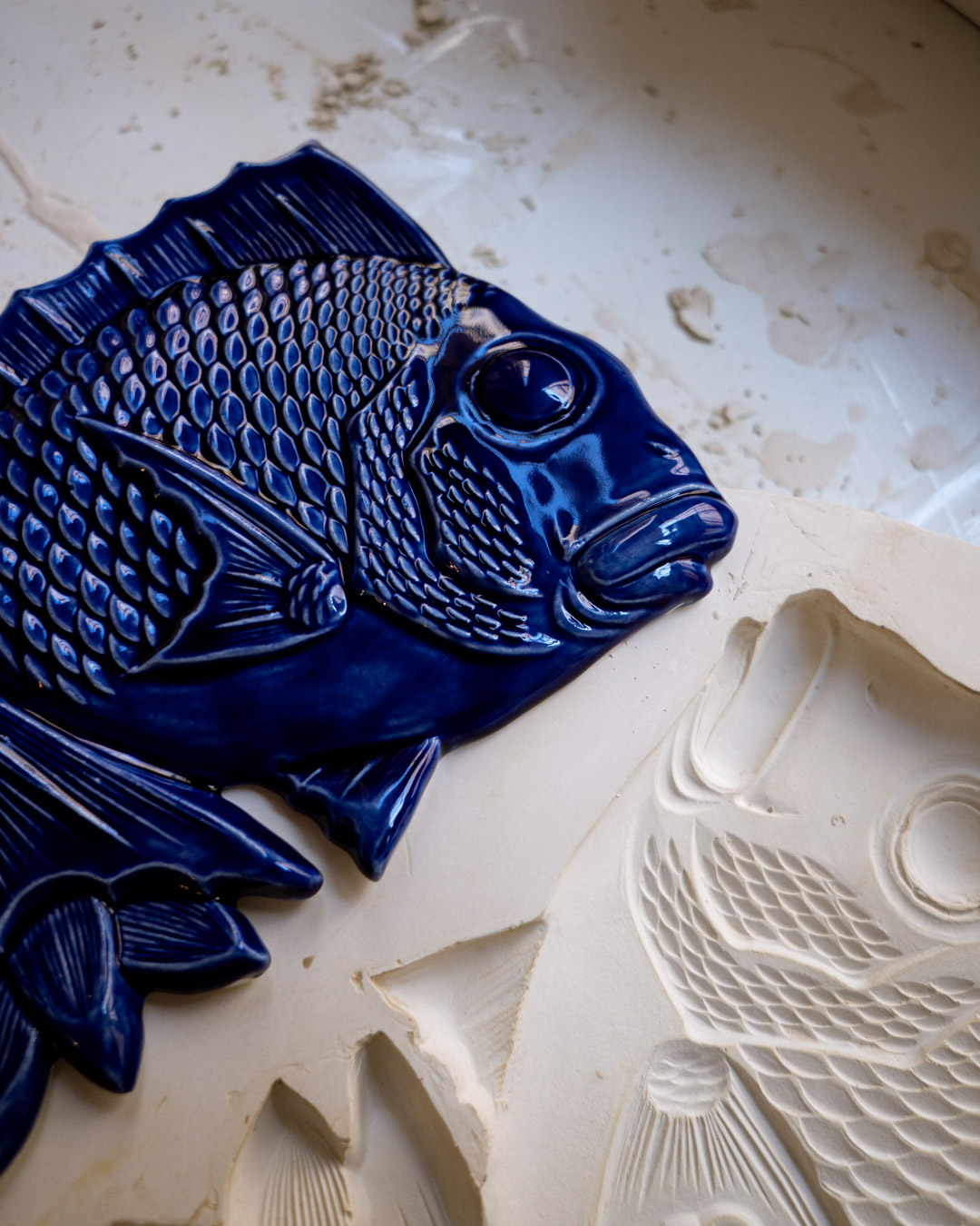 wall sculpture TAI fish with a shell and bamboo, celadon green (Kopia) - obrazek 4