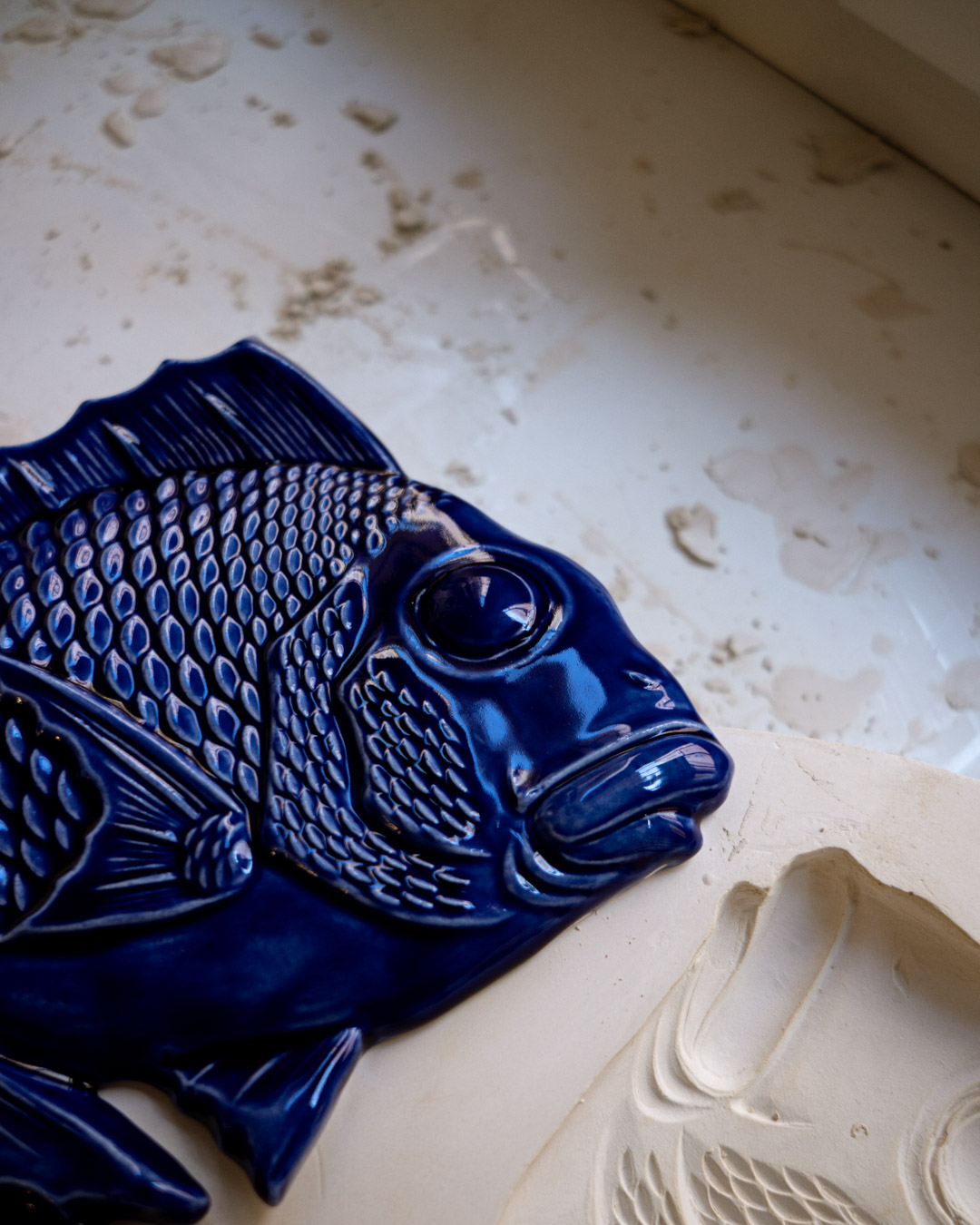 wall sculpture TAI fish with a shell and bamboo, celadon green (Kopia) - obrazek 5