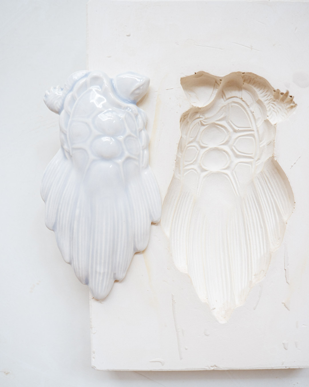 porcelain wall sculpture Turtle MINOGAME, cobalt blue (Kopia)